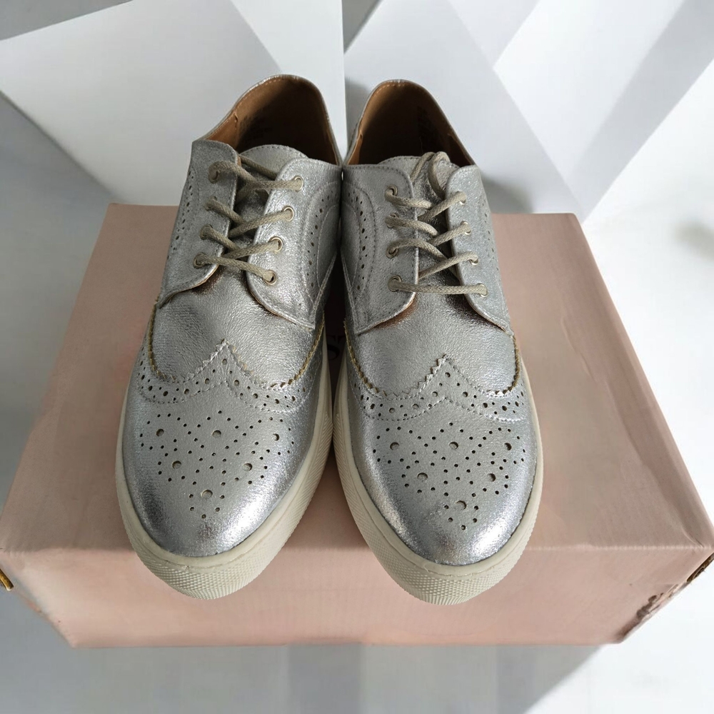 JustFab Women's Metallic Silver Oxfords